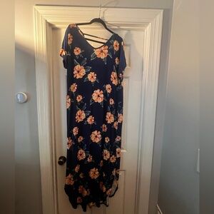 🎁🎁 EUC LuLaRoe Macy - L